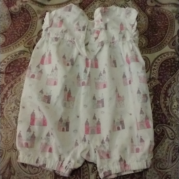 6/$15 Size 6-9 M baby girls fairy tail Castle one piece romper - Picture 2 of 9